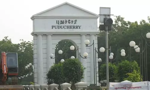 புதுச்சேரியில் இரவில் சுற்றும் சுற்றுலா பயணிகளை கண்காணிக்க வேண்டும்- போலீசார் ரோந்து பணியை அதிகரிக்க வலியுறுத்தல்