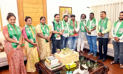 ஜார்க்கண்டில் ஹேமந்த் சோரன் கட்சியில் இணைந்த  பா.ஜ.க. முன்னாள் ஏம்.எல்.ஏ.-க்கள், தலைவர்கள்