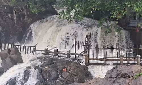 ஒகேனக்கல் காவிரி ஆற்றில் நீர்வரத்து 18 ஆயிரம் கனஅடியாக அதிகரிப்பு