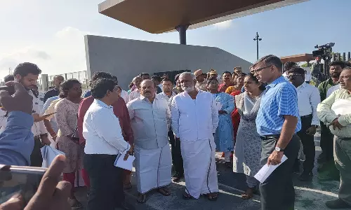 கிளாம்பாக்கம் பஸ் நிலைய பூங்காவில் அமைச்சர்கள் சேகர்பாபு, தா.மோ.அன்பரசன் ஆய்வு