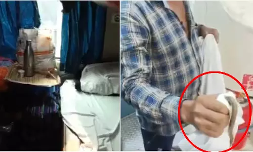 வாஸ்கோடகாமா ரெயிலின் ஏசி பெட்டிக்குள் புகுந்த பாம்பு.. அச்சமடைந்த பயணிகள் - வீடியோ