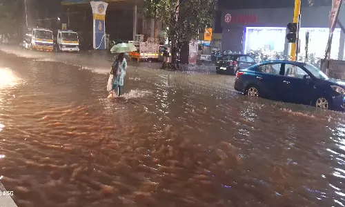 கோவையில் கனமழை: வாகன ஓட்டிகள் கடும் அவதி