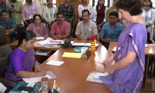 வயநாடு இடைத்தேர்தல்- வேட்புமனு தாக்கல் செய்தார் பிரியங்கா காந்தி