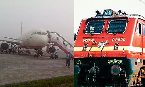 டானா புயல் எதிரொலி: கொல்கத்தா விமான நிலையம் மூடல்- ரெயில்கள் ரத்து