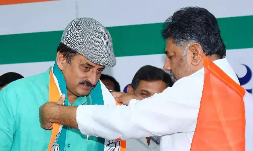 கர்நாடகா இடைத்தேர்தல்: கட்சியில் சேர்ந்த மறுநாள் பா.ஜ.க. தலைவருக்கு சீட் வழங்கிய காங்கிரஸ்
