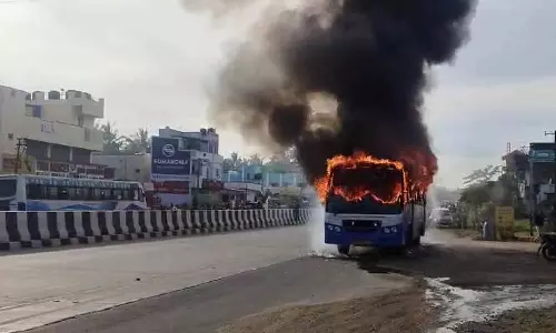 பொள்ளாச்சியில் இருந்து கோவை வந்த அரசு பஸ் தீப்பிடித்து எரிந்தது