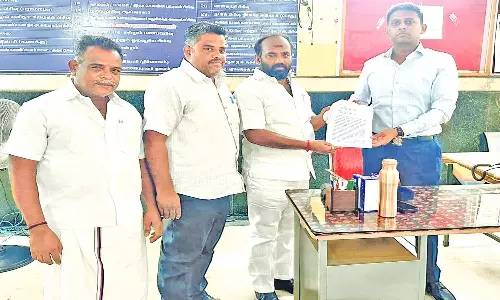 தமிழ்த்தாய் வாழ்த்து குறித்த சர்ச்சை கருத்து: சீமான் மீது அரசு வக்கீல் புகார்