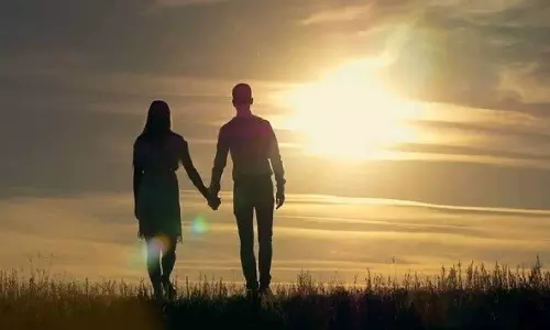 கழிவறைக்கு செல்வதாக கூறி புதுப்பெண் காதலனுடன் ஓட்டம்