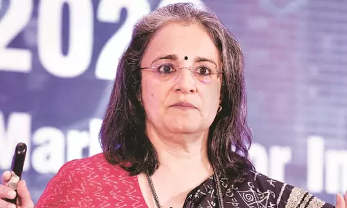 இன்று நடக்க இருந்த பாராளுமன்ற குழு கூட்டம்.. ஆப்சென்ட் ஆன மாதபி புச்.. அடுத்து என்ன?