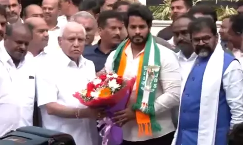 கர்நாடகா இடைத்தேர்தல்: NDA வேட்பாளராக ஹெச்.டி. குமாரசாமியின் மகன் போட்டி
