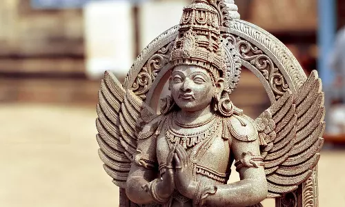 வேத வடிவானவன் கருடன்