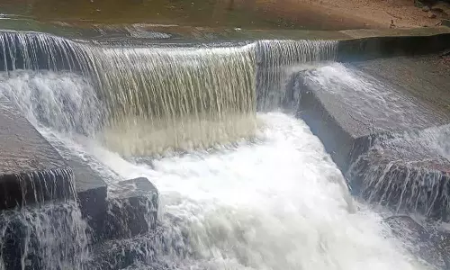 களக்காடு தலையணையில் சுற்றுலா பயணிகள் குளிக்க தடை