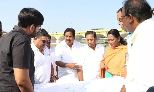 மதுரையில் வெள்ளம் பாதித்த பகுதிகளில் ஆய்வு செய்த அமைச்சர்கள்