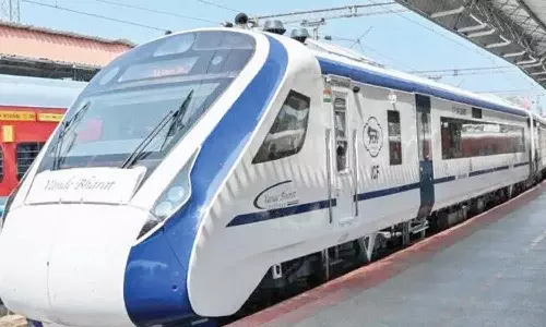 வந்தேபாரத் ரெயில் விபத்தில் தப்பியது