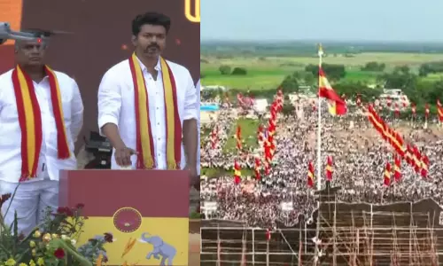 த.வெ.க. முதல் மாநில மாநாடு- கட்சிக் கொடியை ஏற்றினார் விஜய் - தொண்டர்கள் ஆரவாரம்