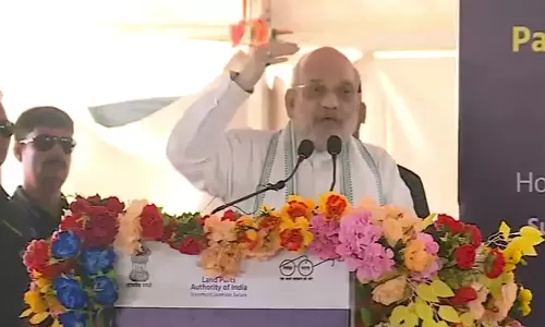 எல்லை தாண்டிய ஊடுருவலை நிறுத்தினால் மேற்கு வங்கத்தில் அமைதி திரும்பும்: அமித் ஷா