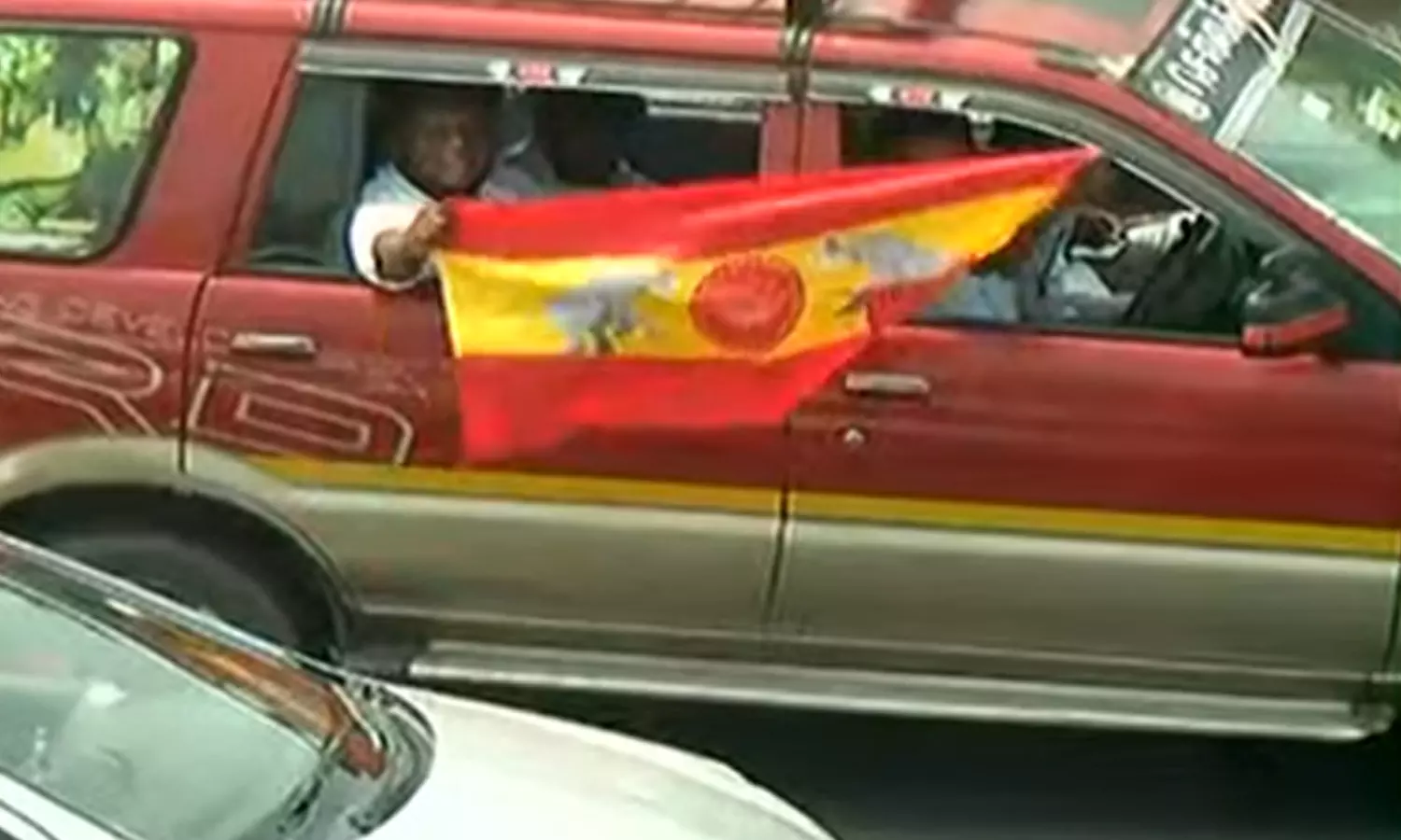 த.வெ.க மாநாட்டால் 10 முதல் 15 கி.மீ தூரத்திற்கு... ... லைவ் அப்டேட்ஸ்: திராவிடமும், தமிழ் தேசியமும் இரண்டு கண்கள் - த.வெ.க. தலைவர் விஜய் த.வெ.க மாநாட்டால் 10 முதல் 15 கி.மீ தூரத்திற்கு... ... லைவ் அப்டேட்ஸ்: திராவிடமும், தமிழ் தேசியமும் இரண்டு கண்கள் - த.வெ.க. தலைவர் விஜய்