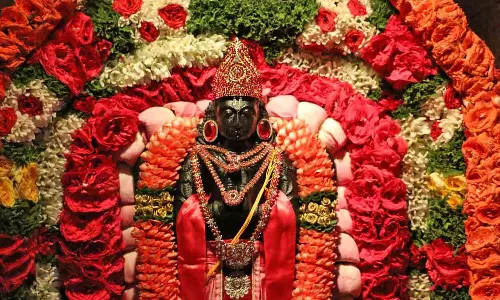 கருட வழிபாட்டை மேற்கொண்டு கருடாழ்வாரின் அருளைப் பெறுங்கள்