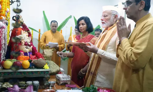 தலைமை நீதிபதி  வீட்டில் பூஜை போட்ட மோடி..  விநாயகர் சதுர்த்தி சர்ச்சைக்கு சந்திரசூட் விளக்கம்