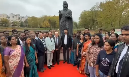 பிரான்சில் வள்ளுவரையும், அன்னைத் தமிழையும் போற்றினோம்- வீடியோ வெளியிட்ட அன்பில் மகேஷ்