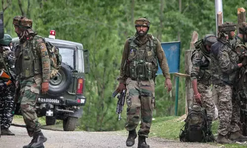 ஜம்மு பகுதிக்குள் ஊடுருவ 60 பயங்கரவாதிகள் காத்திருப்பு- பாதுகாப்புப் படைகள் உஷார்