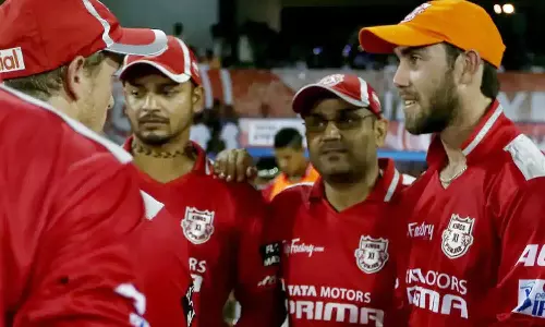 உன்னைபோல் ஒரு ரசிகனே எனக்கு தேவை இல்லை: சேவாக் உடனான கசப்பான நினைவுகளை பகிர்ந்த மேக்ஸ்வெல்