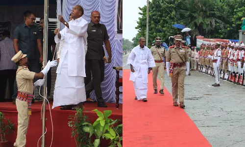 புதுச்சேரி விடுதலை நாள் விழா கொண்டாட்டம்- முதலமைச்சர் ரங்கசாமி தேசிய கொடியேற்றினார்
