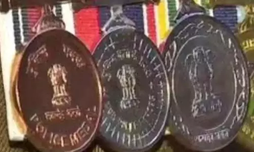 போக்சோ-மோசடி வழக்கில் சிறப்பாக புலனாய்வு: 2 பெண் போலீஸ் சூப்பிரண்டுகளுக்கு மத்திய அரசின் திறன் பதக்கம்