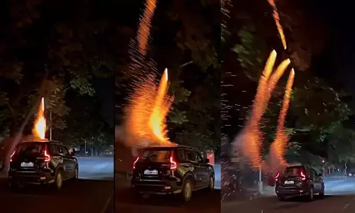 ஓடும் காரின் மேற்கூரையில் இருந்து பட்டாசு வெடிக்கும் வீடியோ இணையத்தில் வைரல்