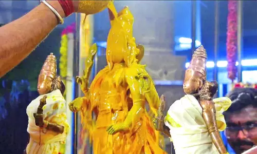 கந்தசஷ்டி 3-ம் நாள்: திருச்செந்தூரில் 4 மணிநேரம் காத்திருந்து பக்தர்கள் தரிசனம்