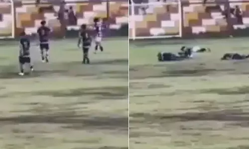 கால்பந்து மைதானத்தில் மின்னல் தாக்கி வீரர் பலி- வெளியான அதிர்ச்சி வீடியோ