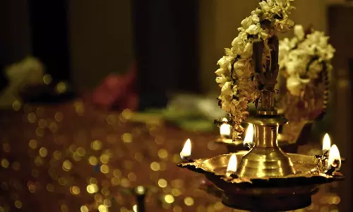 மங்கலம் உண்டாக்கும் குத்து விளக்கு