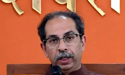 வேட்புமனுவை திரும்பப்பெற மறுத்த 5 எதிர்ப்பு தலைவர்களை கட்சியில் இருந்து அதிரடியாக நீக்கிய உத்தவ் தாக்கரே