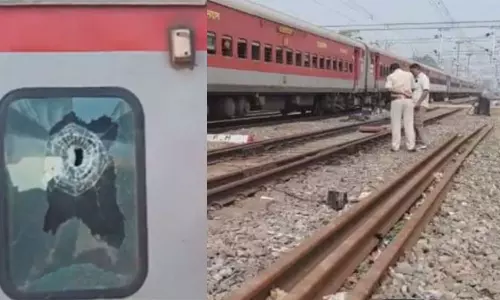 எக்ஸ்பிரஸ் ரெயில் மீது துப்பாக்கி சூடு- பயணிகள் அதிர்ச்சி