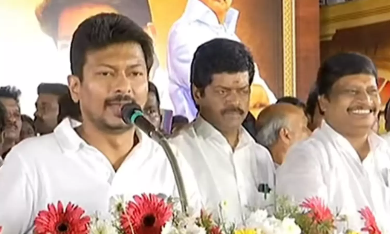 எந்த திசையில் யார் வந்தாலும் தி.மு.க.வுக்கே வெற்றி - விஜய்-க்கு உதயநிதி ஸ்டாலின் பதிலடி எந்த திசையில் யார் வந்தாலும் தி.மு.க.வுக்கே வெற்றி - விஜய்-க்கு உதயநிதி ஸ்டாலின் பதிலடி