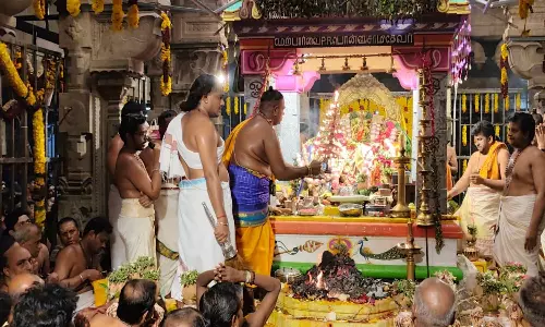 திருச்செந்தூரில் நாளை கந்தசஷ்டி விழா: பல்லாயிரக்கணக்கான பக்தர்கள் குவிந்தனர்