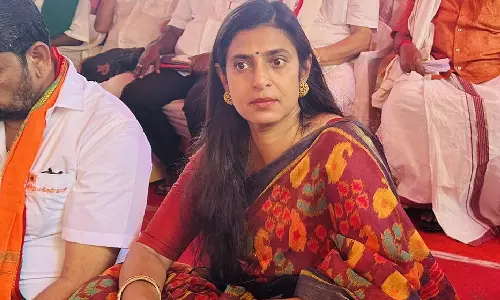 அரசு ஊழியர்கள் குறித்த சர்ச்சை பேச்சு- நடிகை கஸ்தூரிக்கு தமிழ்நாடு வருவாய்த்துறை கண்டனம்