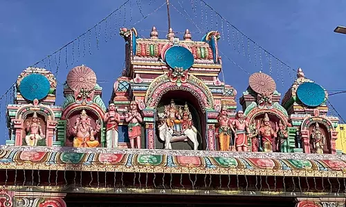 அள்ளிக்கொடுப்பதில் வல்லவரான சனீஸ்வரரை மனதார வணங்குங்கள்!