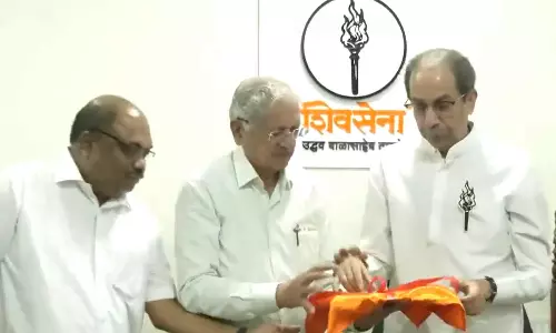 இலவச கல்வி, தாராவி மறுசீரமைப்பு திட்டம் ரத்து: உத்தவ் தாக்கரே கட்சி தேர்தல் வாக்குறுதி