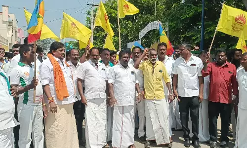 ஊத்தங்கரை அருகே தாசில்தார் அலுவலகத்தை முற்றுகையிட்ட பா.ம.க.வினர் 44 பேர் கைது