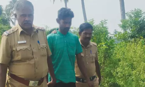 வக்கீலை கொன்று உடல் தீவைத்து எரிப்பு- வாலிபர் வெறிச்செயல்