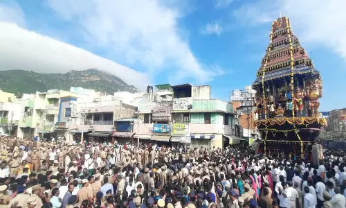 திருவண்ணாமலையில் அரோகரா கோஷம் முழங்க பெரிய தேர் வெள்ளோட்டம்