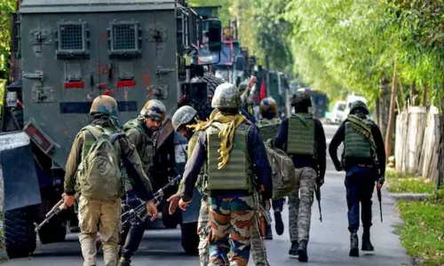 ஜம்முவில் கிராம பாதுகாவலர்கள் 2 பேர் கடத்தி கொலை: பயங்கரவாதிகள் வெறிச்செயல்