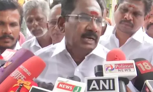 மதுரையை தார்ப்பாய் போட்டா மூட முடியும்? - அதிகாரிகளை கடிந்து கொண்ட செல்லூர் ராஜூ