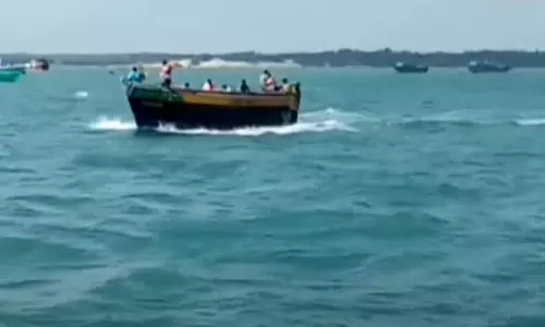 ராமேஸ்வரத்தை சேர்ந்த 20-க்கும் மேற்பட்ட மீனவர்கள் கைது - இலங்கை கடற்படை அட்டூழியம்