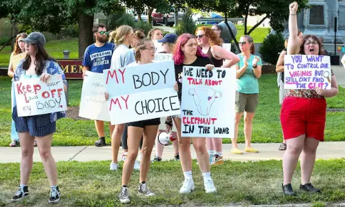 டிரம்ப் அதிபர் ஆவதால் பதற்றத்தில் பெண்கள்.. அமெரிக்காவில் பரவும் 4B இயக்கம்.. ஏன் தெரியுமா?