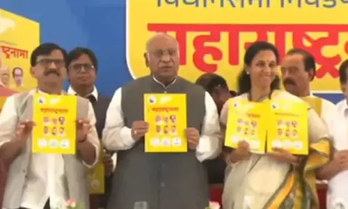 மகளிருக்கு மாதந்தோறும் ரூ.3000- தேர்தல் அறிக்கையை வெளியிட்டது காங்கிரஸ்