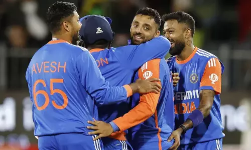 இது சாதாரண விஷயமல்ல: வருண் சக்கரவர்த்தியை பாராட்டிய சூர்யகுமார் யாதவ்