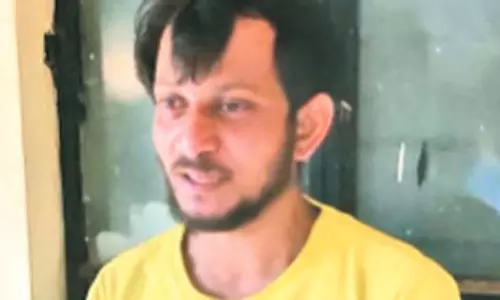 உணவு பரிமாறாமல் செல்போனில் மூழ்கிய மனைவி படுகொலை- தொழிலாளி வெறிச்செயல்