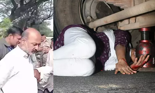 தலைக்கு வந்தது.. லாரி அடியில் சிக்கிய பெண் - காப்பாற்றிய மத்திய அமைச்சர்